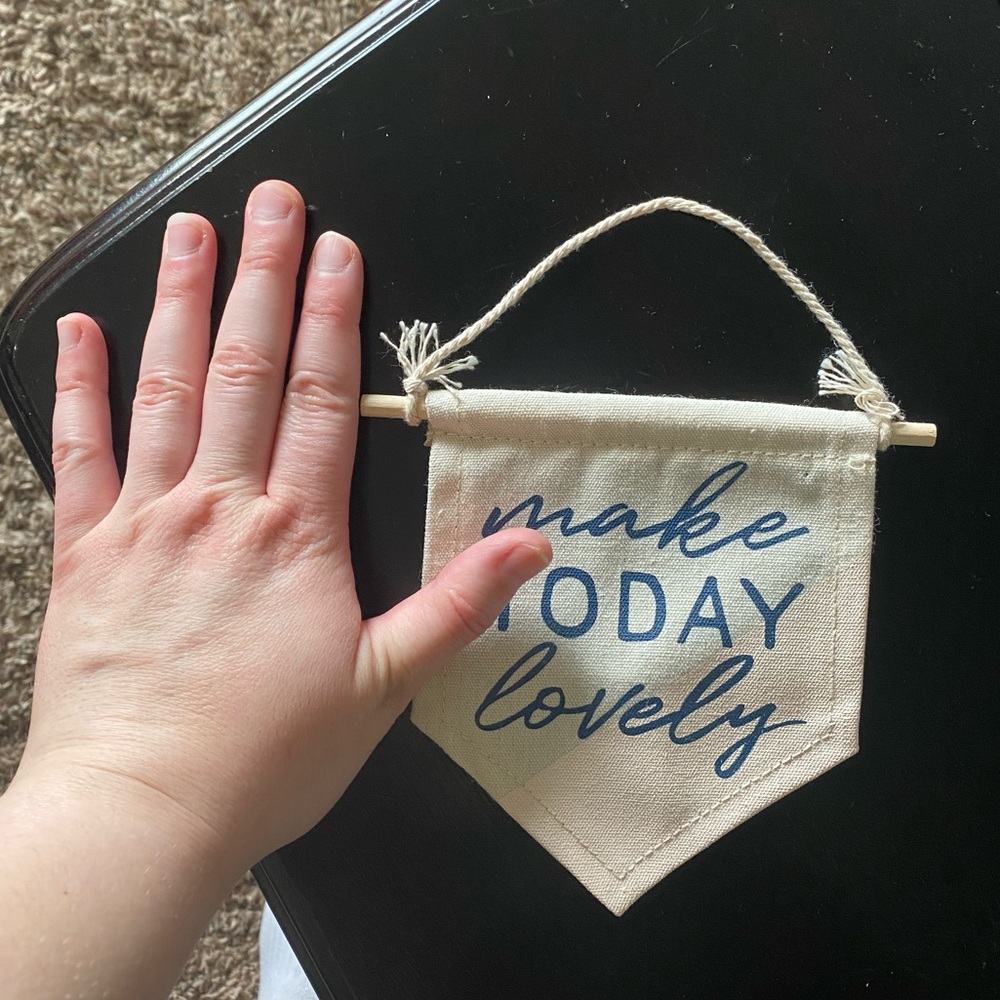 🪴 3/$10 Make Today Lovely Burlap Flag Decor - Picture 2 of 4